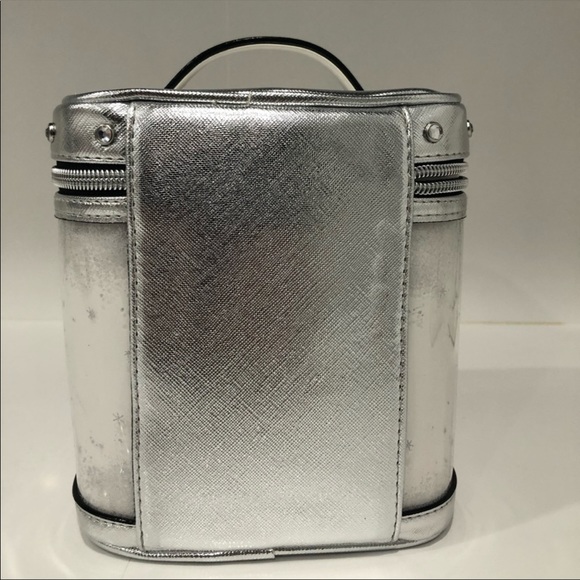 NEW VICTORIA’S SECRET MAKEUP AND TRAVEL CASE! - Picture 5 of 5